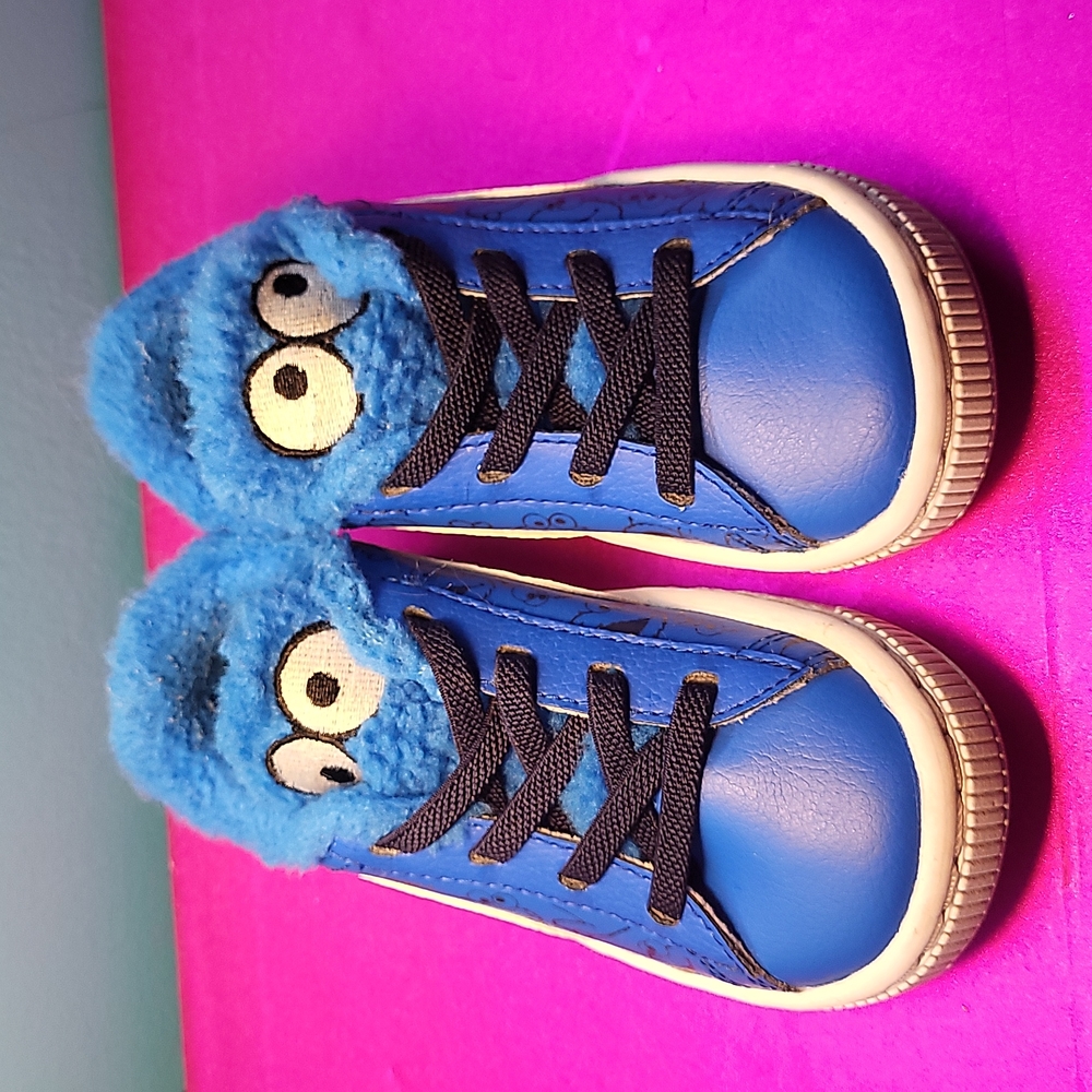 COOKIE MONSTER PUMAS!!! EUC Sesame Street Shoes!